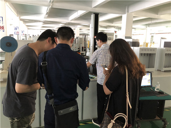 口罩制造客戶到我司測試樣品選購拉力試驗機 口罩制造客戶到我司測試樣品選購拉力試驗機