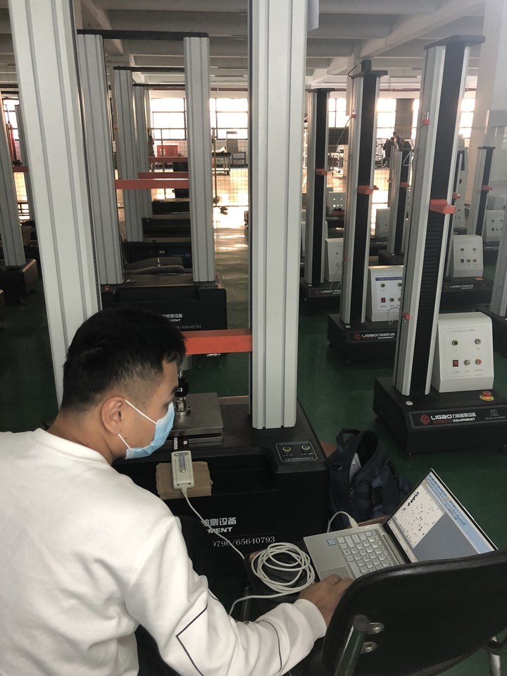 江蘇蘇州客戶到我廠驗收拉力試驗機設(shè)備 江蘇蘇州客戶到我廠驗收拉力試驗機設(shè)備